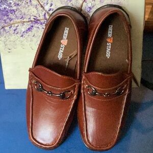 Three medium deer stages, boys dress shoes